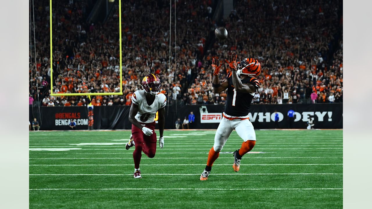Ja’Marr Chase of the Cincinnati Bengals making a catch against Washington